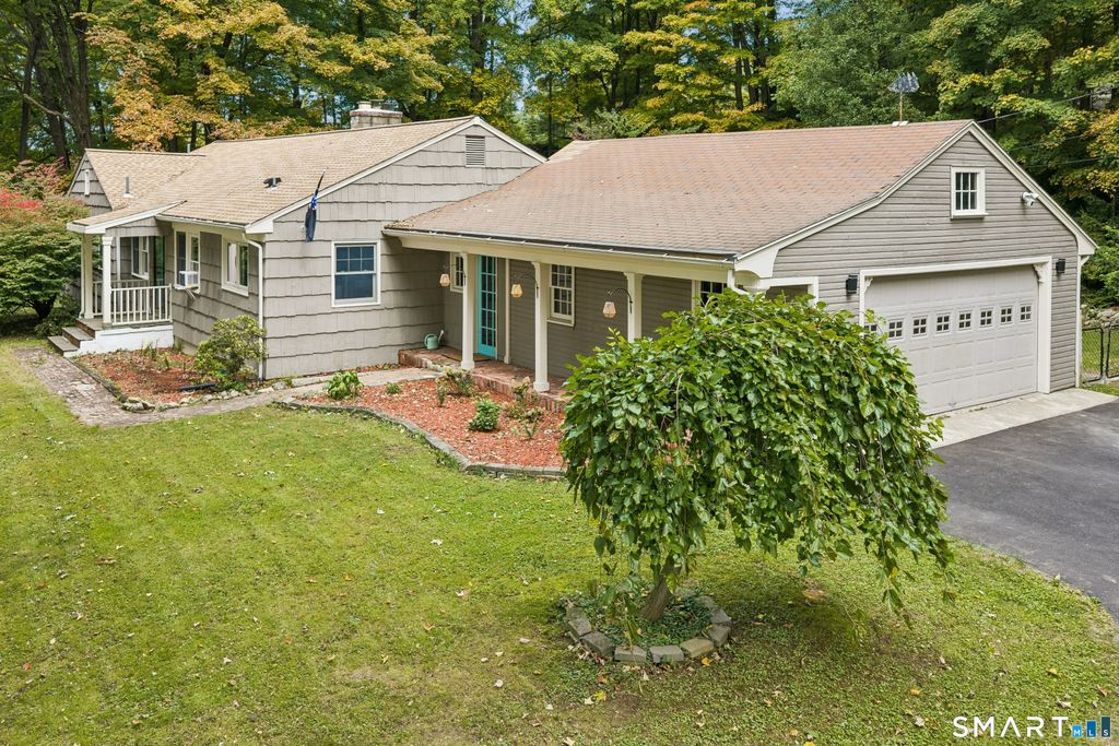 27 Hattertown Road, Newtown, CT 06470
