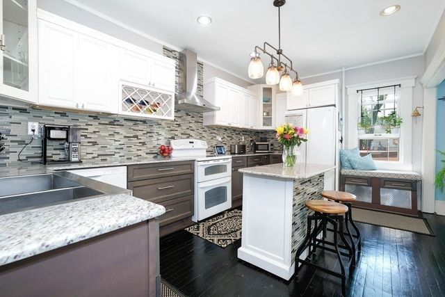 18 Los Angeles St, Springfield, MA 01107