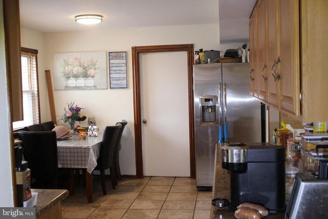 219 MEADOW DR, Mount Laurel, NJ 08054