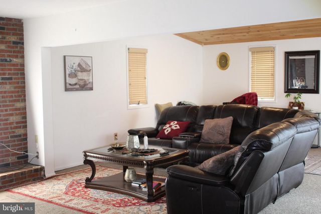 219 MEADOW DR, Mount Laurel, NJ 08054