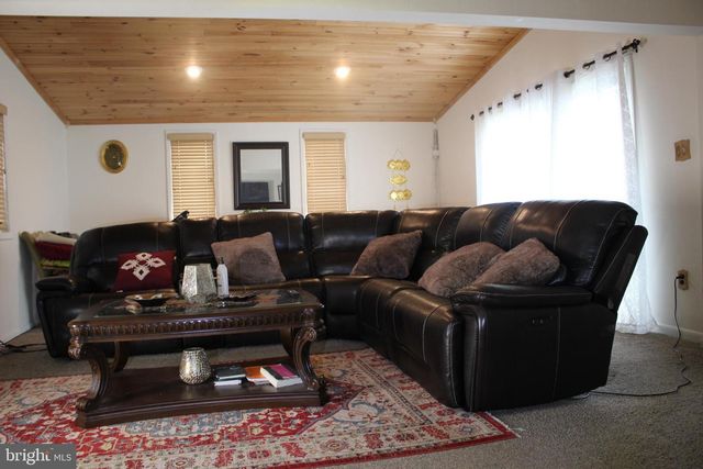 219 MEADOW DR, Mount Laurel, NJ 08054