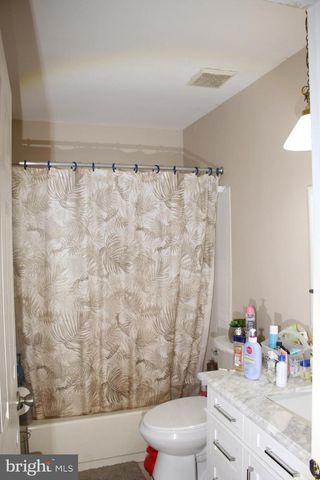 219 MEADOW DR, Mount Laurel, NJ 08054