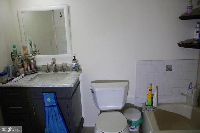 219 MEADOW DR, Mount Laurel, NJ 08054