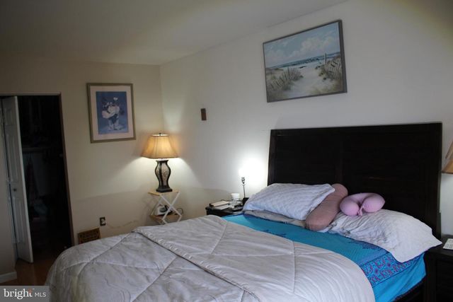 219 MEADOW DR, Mount Laurel, NJ 08054