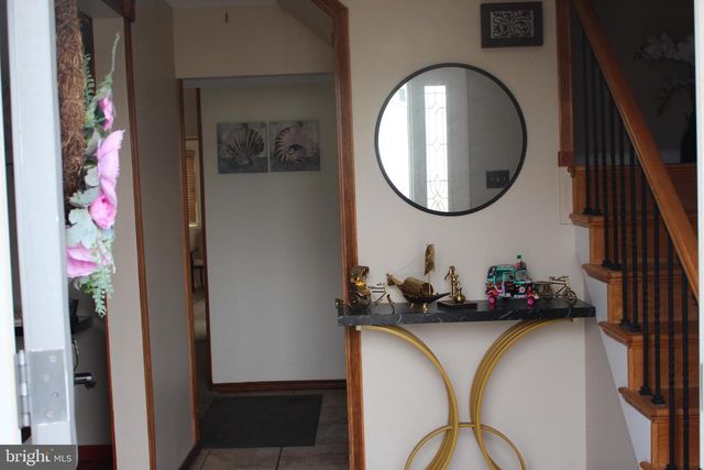 219 MEADOW DR, Mount Laurel, NJ 08054