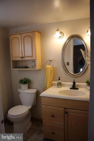 219 MEADOW DR, Mount Laurel, NJ 08054