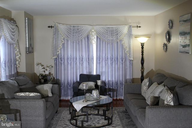 219 MEADOW DR, Mount Laurel, NJ 08054