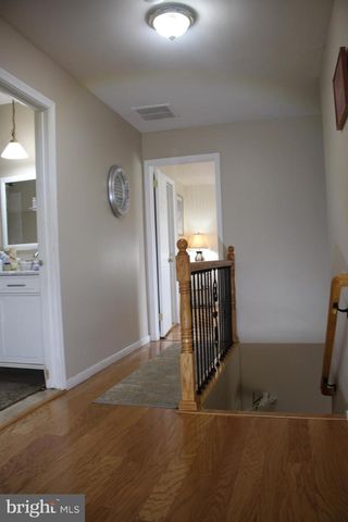 219 MEADOW DR, Mount Laurel, NJ 08054