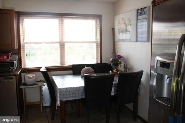 219 MEADOW DR, Mount Laurel, NJ 08054