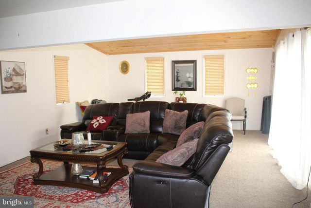 219 MEADOW DR, Mount Laurel, NJ 08054