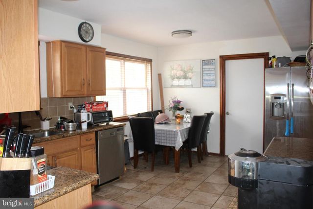 219 MEADOW DR, Mount Laurel, NJ 08054