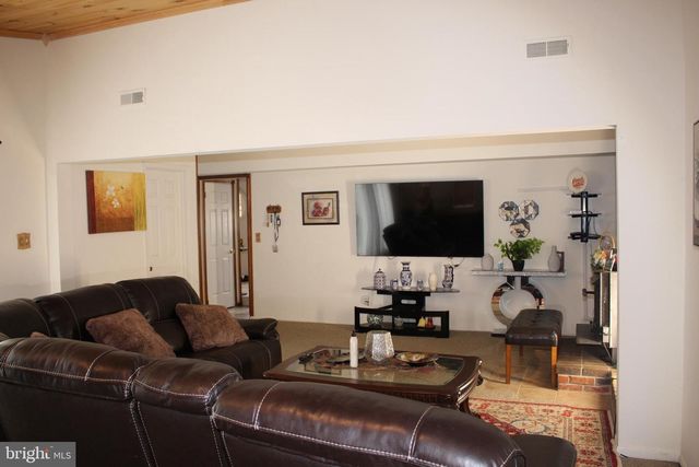 219 MEADOW DR, Mount Laurel, NJ 08054