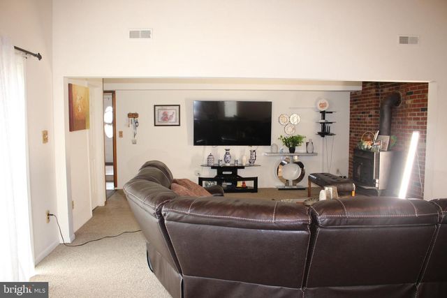 219 MEADOW DR, Mount Laurel, NJ 08054