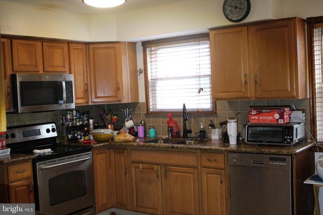 219 MEADOW DR, Mount Laurel, NJ 08054