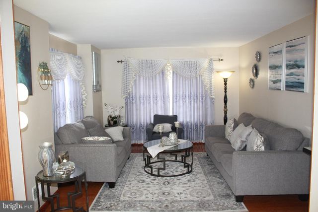 219 MEADOW DR, Mount Laurel, NJ 08054