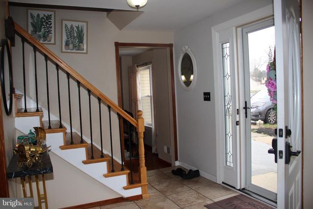 219 MEADOW DR, Mount Laurel, NJ 08054