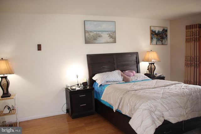 219 MEADOW DR, Mount Laurel, NJ 08054