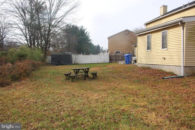 219 MEADOW DR, Mount Laurel, NJ 08054