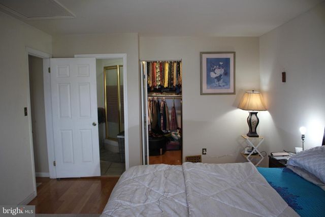 219 MEADOW DR, Mount Laurel, NJ 08054