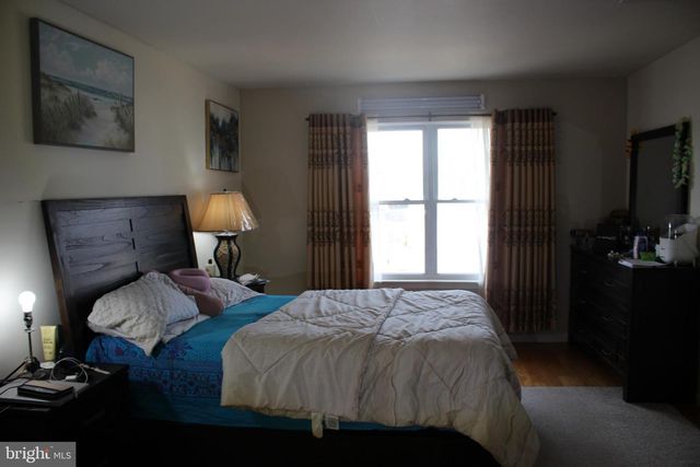 219 MEADOW DR, Mount Laurel, NJ 08054