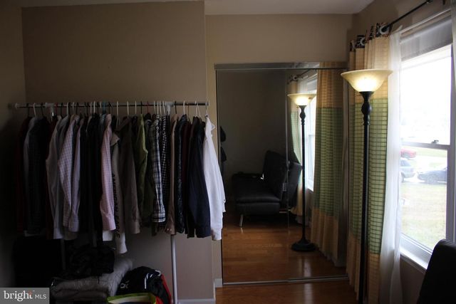 219 MEADOW DR, Mount Laurel, NJ 08054