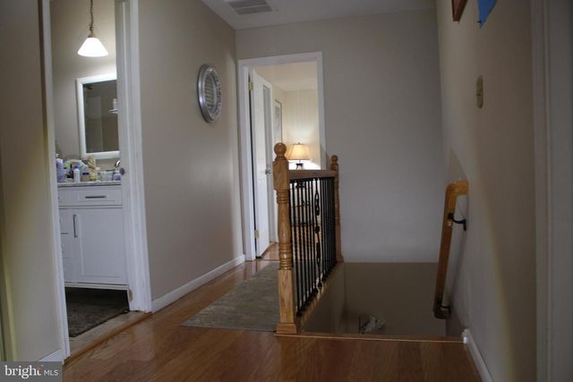 219 MEADOW DR, Mount Laurel, NJ 08054