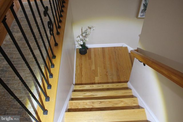 219 MEADOW DR, Mount Laurel, NJ 08054