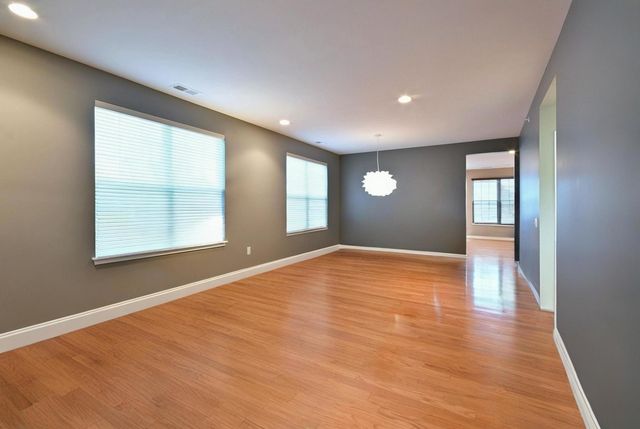 14248 Newport Circle, Huntley, IL 60142