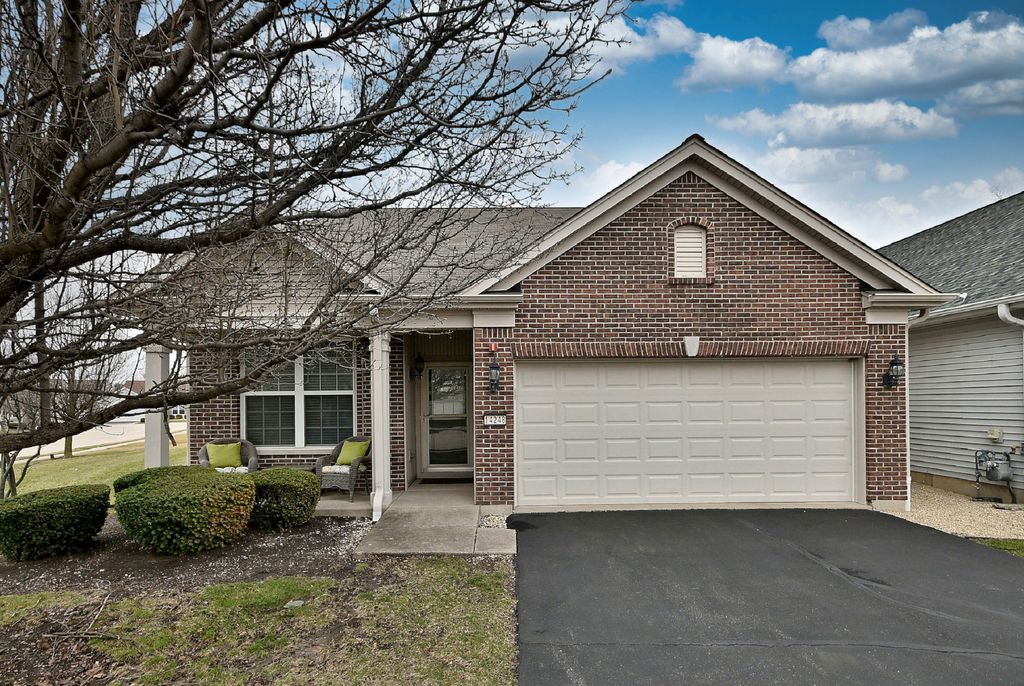 14248 Newport Circle, Huntley, IL 60142