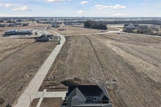 2991 Goldenrod Court, Pella, IA 50219