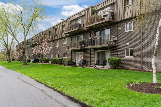 570 Fairway View Drive 3H, Wheeling, IL 60090