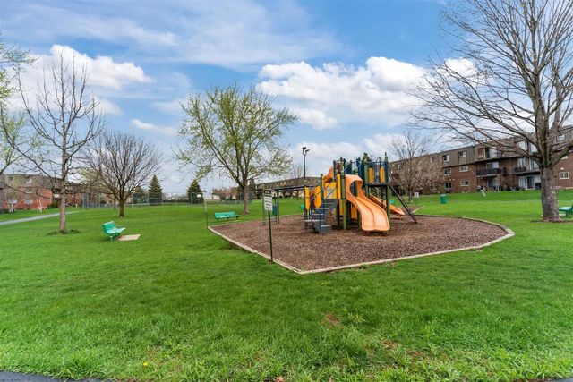 570 Fairway View Drive 3H, Wheeling, IL 60090