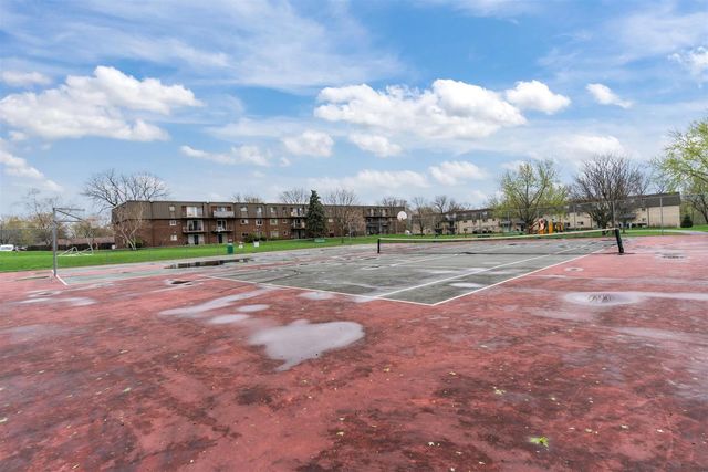 570 Fairway View Drive 3H, Wheeling, IL 60090