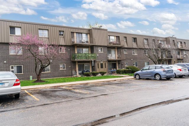 570 Fairway View Drive 3H, Wheeling, IL 60090