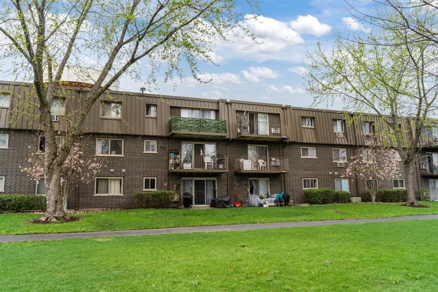 570 Fairway View Drive 3H, Wheeling, IL 60090