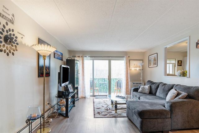 570 Fairway View Drive 3H, Wheeling, IL 60090