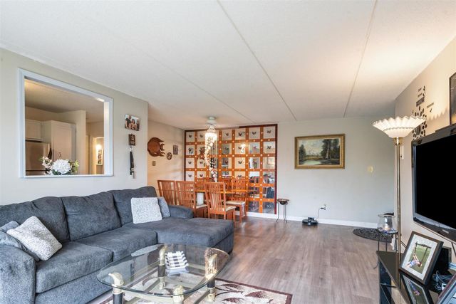 570 Fairway View Drive 3H, Wheeling, IL 60090