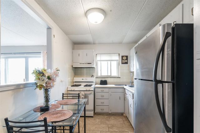 570 Fairway View Drive 3H, Wheeling, IL 60090