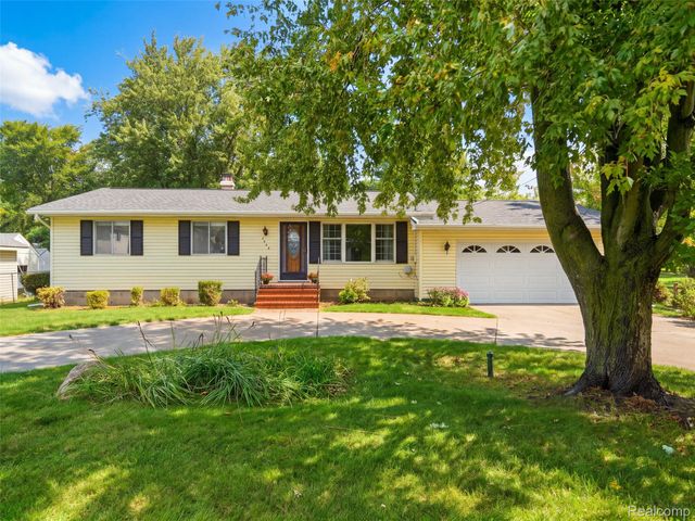 1353 Elmhurst Drive, Genoa Township, MI 48843