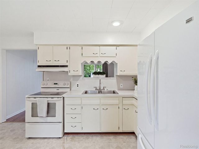 1353 Elmhurst Drive, Genoa Township, MI 48843