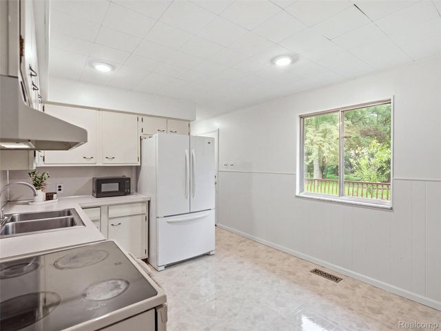 1353 Elmhurst Drive, Genoa Township, MI 48843