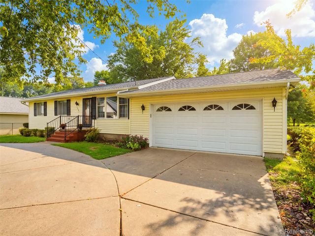 1353 Elmhurst Drive, Genoa Township, MI 48843