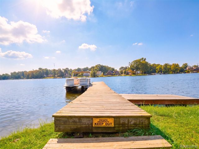 1353 Elmhurst Drive, Genoa Township, MI 48843