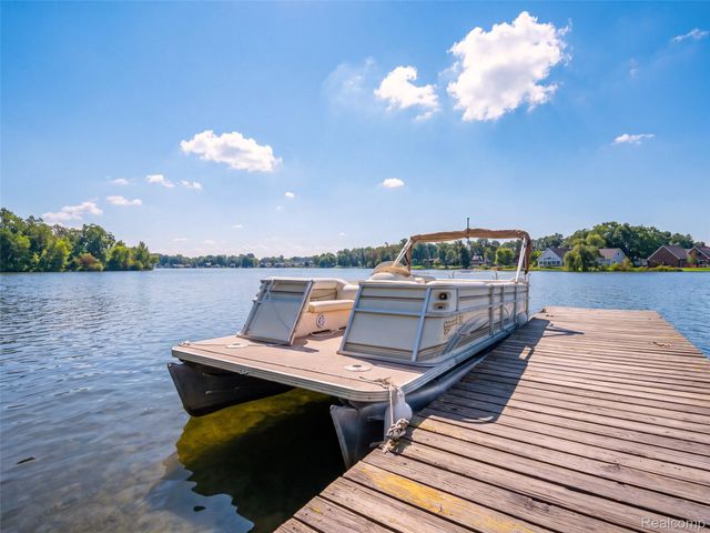 1353 Elmhurst Drive, Genoa Township, MI 48843