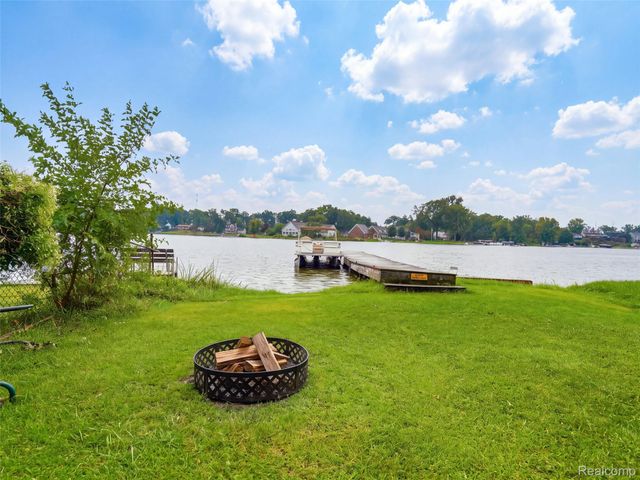 1353 Elmhurst Drive, Genoa Township, MI 48843