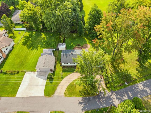 1353 Elmhurst Drive, Genoa Township, MI 48843