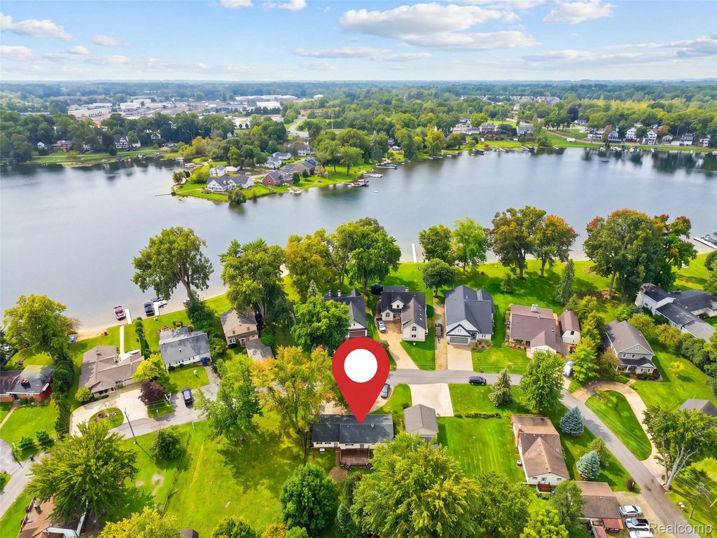 1353 Elmhurst Drive, Genoa Township, MI 48843