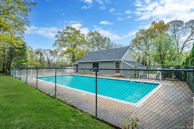 5 Jeremy Circle, Nesconset, NY 11767