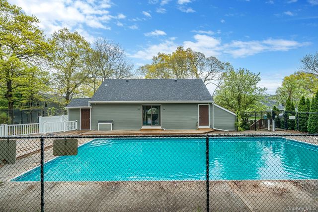 5 Jeremy Circle, Nesconset, NY 11767