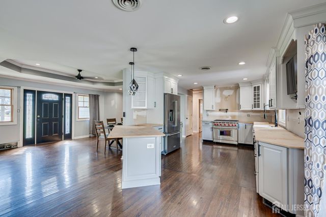 690 New Durham Road, Metuchen, NJ 08840
